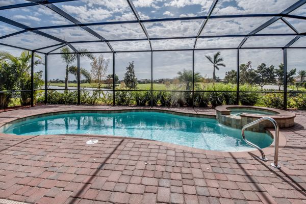 Pool Enclosure Cleaning in Dawsonville
